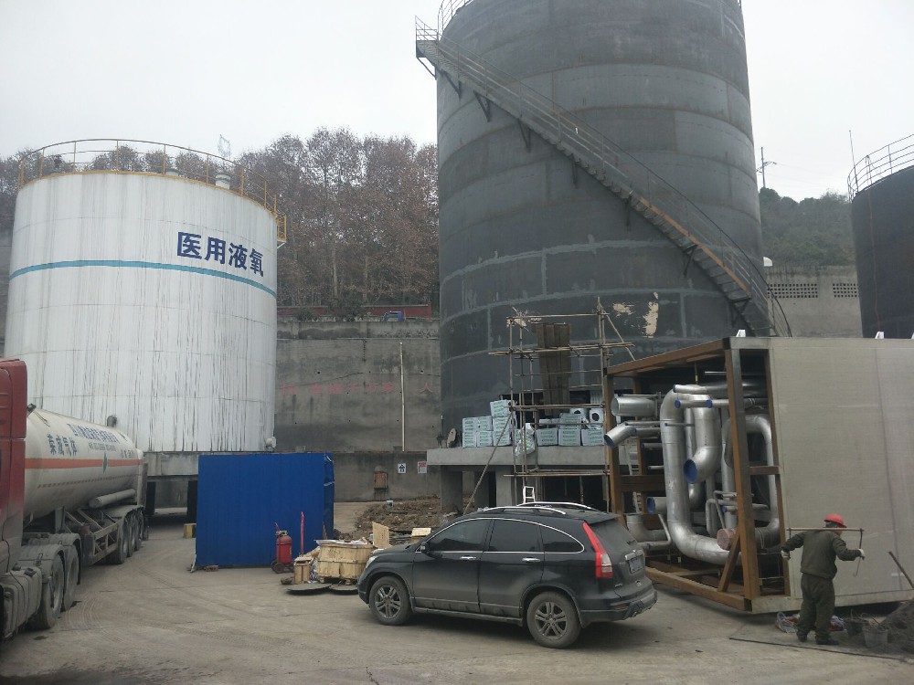 四川省乐山市荣成LNG储罐泡沫玻璃板底部绝热